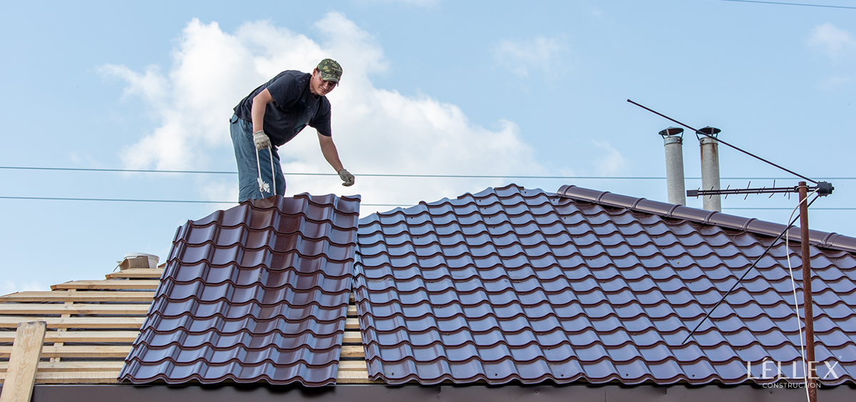 A man changes the roof