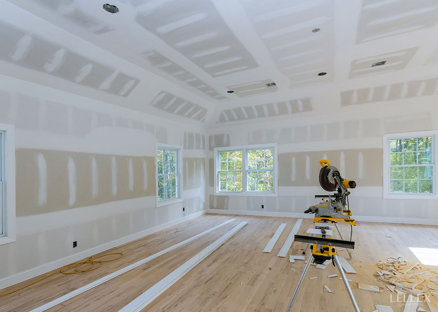 Preparation of walls in the house for renovation